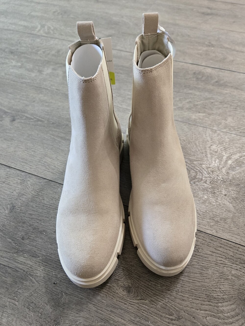 New Chelsea Boots Cream Suede Leather